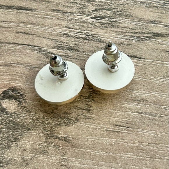 Vintage Pearl & Gold Tone Clip-On Earrings Bundle (2) - Picture 4 of 5